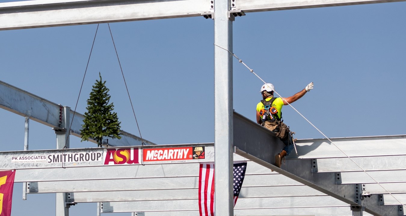 Interdisciplinary Science and Technology Building topping out